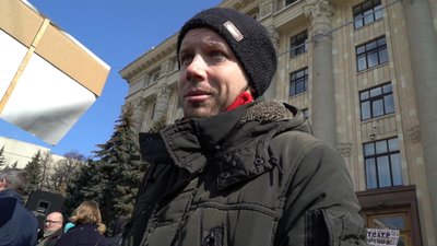 "Де мої 16,5 тищ? Ти-дищ": у Харкові актори й прибиральниці держтеатрів записали відеокліп "Де мої 16,5 тищ? Ти-дищ": у Харкові актори й прибиральниці держтеатрів записали відеокліп