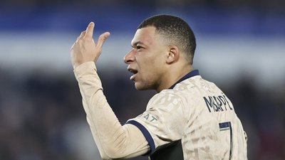 Кіліан Мбаппе в матчі чемпіонату Франції з футболу "Страсбург" — ПСЖ.