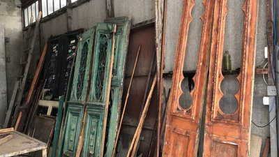 Івано-франківські майстри реставрують автентичні двері з Луцька Івано-франківські майстри реставрують автентичні двері з Луцька