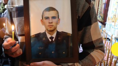 В Охтирці на Сумщині віддали останню шану прикордоннику Станіславу Жилі В Охтирці на Сумщині віддали останню шану прикордоннику Станіславу Жилі