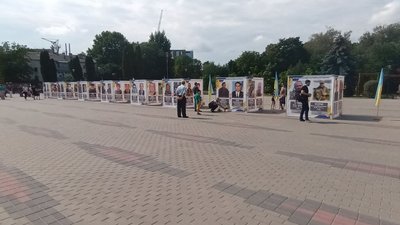 День пам'яті захисників України: в Тернополі провели акцію "Ціна Незалежності" День пам'яті захисників України: в Тернополі провели акцію "Ціна Незалежності"