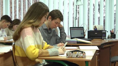 Хвилюються і вчителі, й учні: у Черкасах обговорюють формат тестування Хвилюються і вчителі, й учні: у Черкасах обговорюють формат тестування