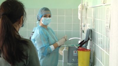 У Бердичеві розпочали вакцинацію лікарів та медпрацівників У Бердичеві розпочали вакцинацію лікарів та медпрацівників