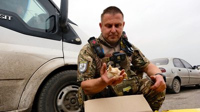 Поліцейський під час евакуації на Донеччині
