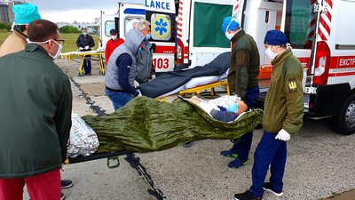 З Донбасу до Одеси прилетів борт із пораненими З Донбасу до Одеси прилетів борт із пораненими