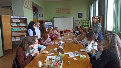 Створювали ляльки-обереги. У Дніпрі провели безкоштовний майстер-клас для переселенців