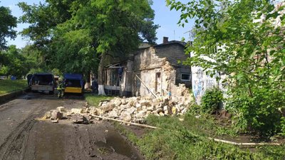 В Одесі обвалилася стіна, сусідній дім залишився без газу В Одесі обвалилася стіна, сусідній дім залишився без газу