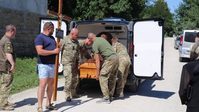На Тернопільщині попрощалися із загиблими в російсько-українській війні бійцями На Тернопільщині попрощалися із загиблими в російсько-українській війні бійцями