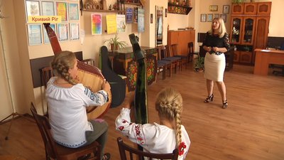 Дві школярки-бандуристки з Дніпропетровщині стали переможницями міжнародного конкурсу Дві школярки-бандуристки з Дніпропетровщині стали переможницями міжнародного конкурсу