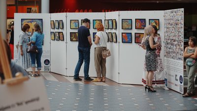 У Латвії створили мозаїку за фрагментами картин Марії Примаченко У Латвії створили мозаїку за фрагментами картин Марії Примаченко