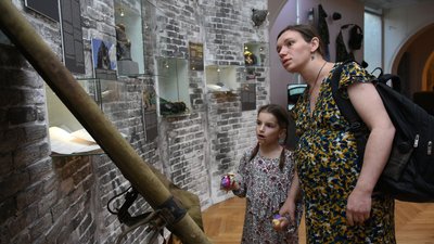 У Києві відкрили виставку "Навала. Київський постріл", присвячену обороні столиці У Києві відкрили виставку "Навала. Київський постріл", присвячену обороні столиці