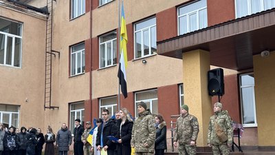 В Ужгороді підняли "Прапор надії" на підтримку полонених і безвісти зниклих