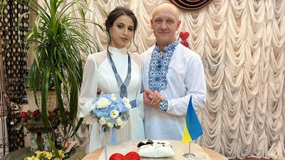 "Війна не завадить коханню. Любов врятує світ": херсонські гвардійці відсвяткували подвійне весілля "Війна не завадить коханню. Любов врятує світ": херсонські гвардійці відсвяткували подвійне весілля