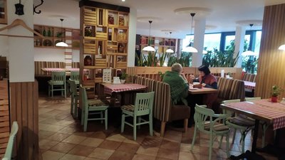 За QR-кодом у “Дії”. У Сумах запрацювали нові правила відвідування кафе та ресторанів
