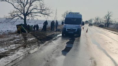 На Запоріжжі в ДТП травмувались двоє людей. Жінка загинула на місці, в лікарні помер ще один пасажир На Запоріжжі в ДТП травмувались двоє людей. Жінка загинула на місці, в лікарні помер ще один пасажир