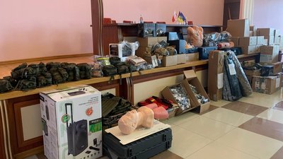 Польські партнери передали гуманітарну допомогу Івано-Франківському центру екстреної медичної допомоги Польські партнери передали гуманітарну допомогу Івано-Франківському центру екстреної медичної допомоги