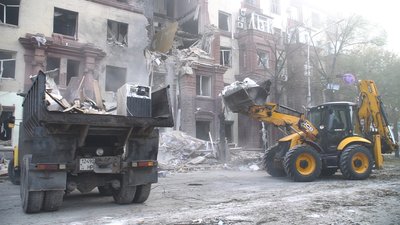 "Двох кімнат немає, стелі немає, підлоги": очевидці про нічний ракетний обстріл Запоріжжя "Двох кімнат немає, стелі немає, підлоги": очевидці про нічний ракетний обстріл Запоріжжя