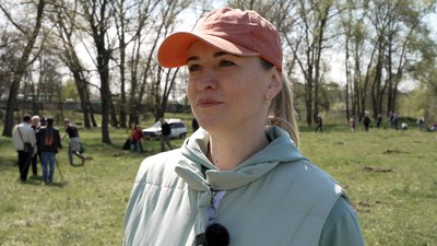 Вперше після повномасштабного вторгнення РФ: в парку Ялівщина у Чернігові провели колективну толоку Вперше після повномасштабного вторгнення РФ: в парку Ялівщина у Чернігові провели колективну толоку
