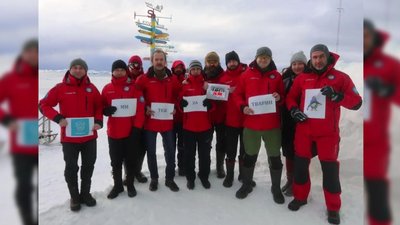 Пінгвіни, урагани та купання у крижаній воді: як живе чернігівець в Антарктиді Пінгвіни, урагани та купання у крижаній воді: як живе чернігівець в Антарктиді