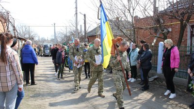 Після обстрілу військової частини у Миколаєві: на Одещині поховали 21-річного бійця Після обстрілу військової частини у Миколаєві: на Одещині поховали 21-річного бійця