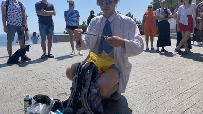 Комік Марк Куцевалов вирушив в похід, аби зібрати кошти на три автівки "швидкої"