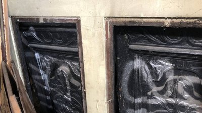 Івано-франківські майстри реставрують автентичні двері з Луцька Івано-франківські майстри реставрують автентичні двері з Луцька