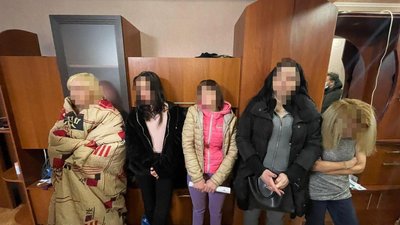 У Кривому Розі правоохоронці припинили роботу борделя