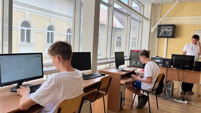 На Закарпатті провели літню школу програмування. Участь взяли діти з 14-ти областей України