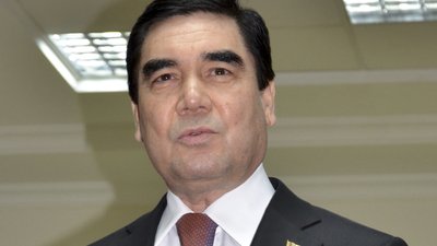 У магазинах Туркменістану змушують купувати фото президента