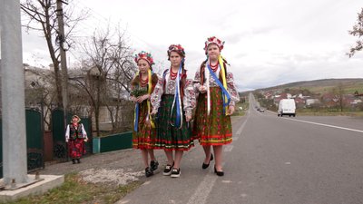 У Гвізді на Франківщині показали давній весільний обряд — збирання молодої на село У Гвізді на Франківщині показали давній весільний обряд — збирання молодої на село
