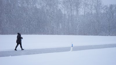 На Рівненщину суне негода. Шляховики сказали, до чого готуватись