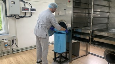 "Дали дві доби, щоб забрати всі свої потужності". Як працює релоковане підприємство з Харкова у Мукачеві