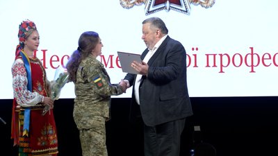 Вручення премії лікарці Ірині Комлевій