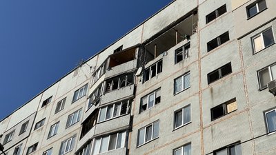 Наслідки влучання дрона РФ у Шевченківському районі Харкова, 2 квітня 2026 року