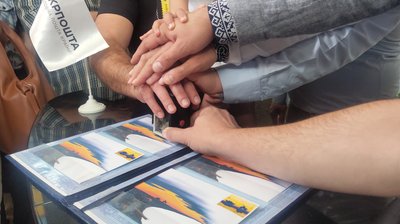 У Рівному погасили нову марку "Доброго вечора, ми з України". Скільки штук передбачили для області У Рівному погасили нову марку "Доброго вечора, ми з України". Скільки штук передбачили для області