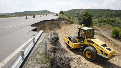 Ґрунтові роботи на трасі Київ-Одеса, де стався зсув, обіцяють завершити до кінця липня
