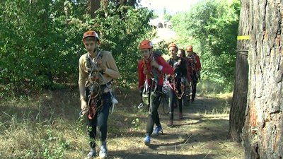 Долають перешкоди, рятують травмованих: у Кропивницькому відбувається чемпіонат з туризму