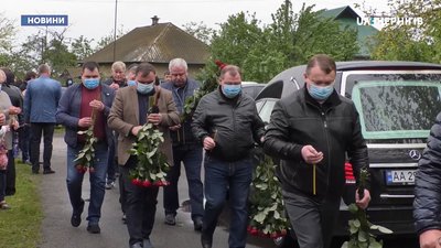 У Носівці попрощалися з нардепом Давиденком. РЕПОРТАЖ У Носівці попрощалися з нардепом Давиденком. РЕПОРТАЖ