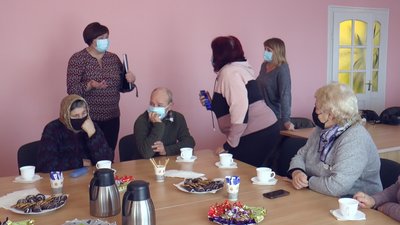 Пряники та розписані футболки: у Франківську захисникам України вручили подарунки Пряники та розписані футболки: у Франківську захисникам України вручили подарунки