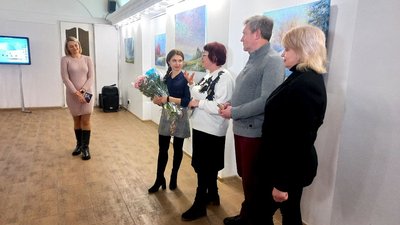 Учасники відкриття художньої виставки Ольги Москаленко "Дотик сонця"
