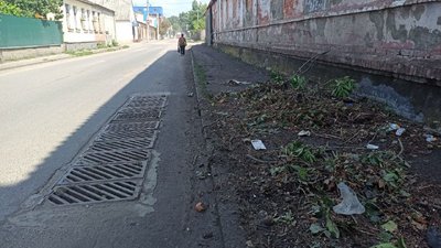 У Кропивницькому вчорашній дощ поламав дерева, затопив під’їзди і вулиці У Кропивницькому вчорашній дощ поламав дерева, затопив під’їзди і вулиці