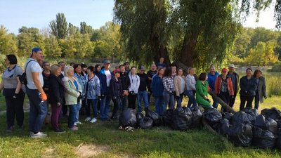 На Ковалівському пляжі у Кропивницькому зібрали 30 мішків сміття На Ковалівському пляжі у Кропивницькому зібрали 30 мішків сміття