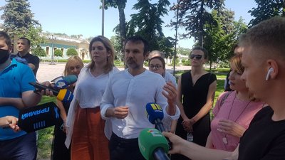 Вакарчук вдруге складає депутатський мандат Вакарчук вдруге складає депутатський мандат