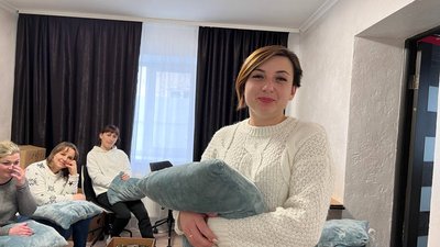 На Тернопільщині жінки організували волонтерський швейний цех На Тернопільщині жінки організували волонтерський швейний цех