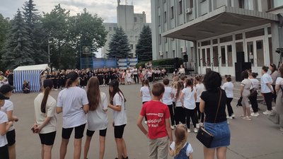 Під час акції відбувся благодійний концерт виконавців і танцювальних колективів з міста Славути та Шепетівки Під час акції відбувся благодійний концерт виконавців і танцювальних колективів з міста Славути та Шепетівки