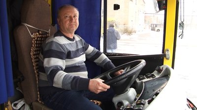 Олександр Демченко працює водієм тролейбуса 30 років