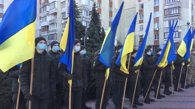 Черкасці вшанували пам'ять Героїв Небесної Сотні Черкасці вшанували пам'ять Героїв Небесної Сотні
