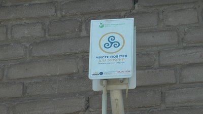 На будівлі Суспільного Запоріжжя знову встановили систему моніторингу повітря