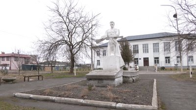 У Червоноградській громаді планують демонтувати радянський монумент У Червоноградській громаді планують демонтувати радянський монумент