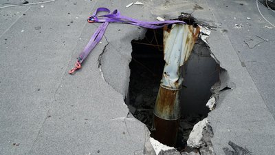 З даху дев'ятиповерхівки у Харкові зняли 500-кілограмову російську авіабомбу: фото З даху дев'ятиповерхівки у Харкові зняли 500-кілограмову російську авіабомбу: фото